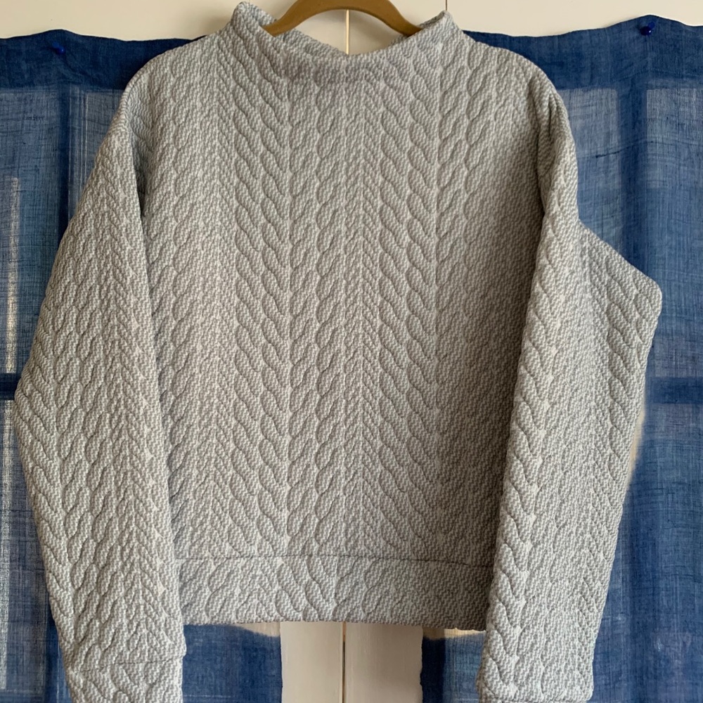 GapFit cable quilted top